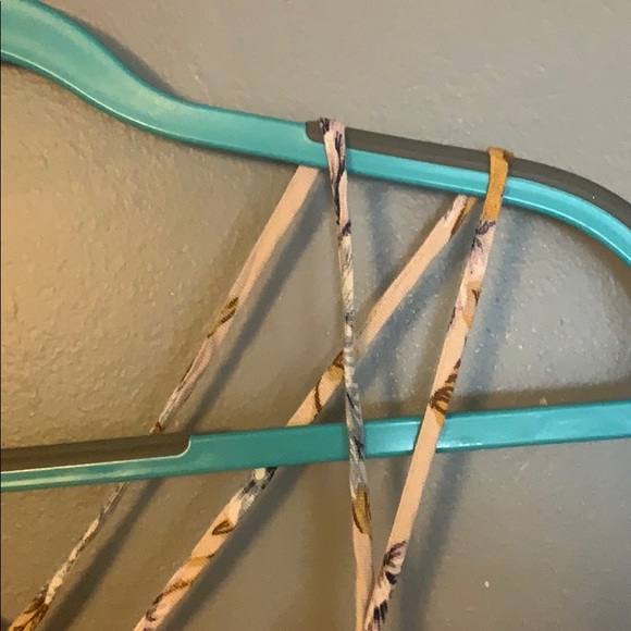 American Eagle floral top with criss cross back - Picture 3 of 4